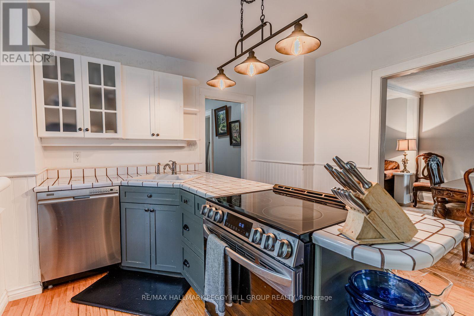 66 Richard Street, Tay, Ontario  L0K 2A0 - Photo 8 - S12465840