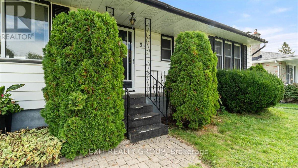 39 Second Avenue, Quinte West, Ontario  K8V 5M5 - Photo 3 - X12465902