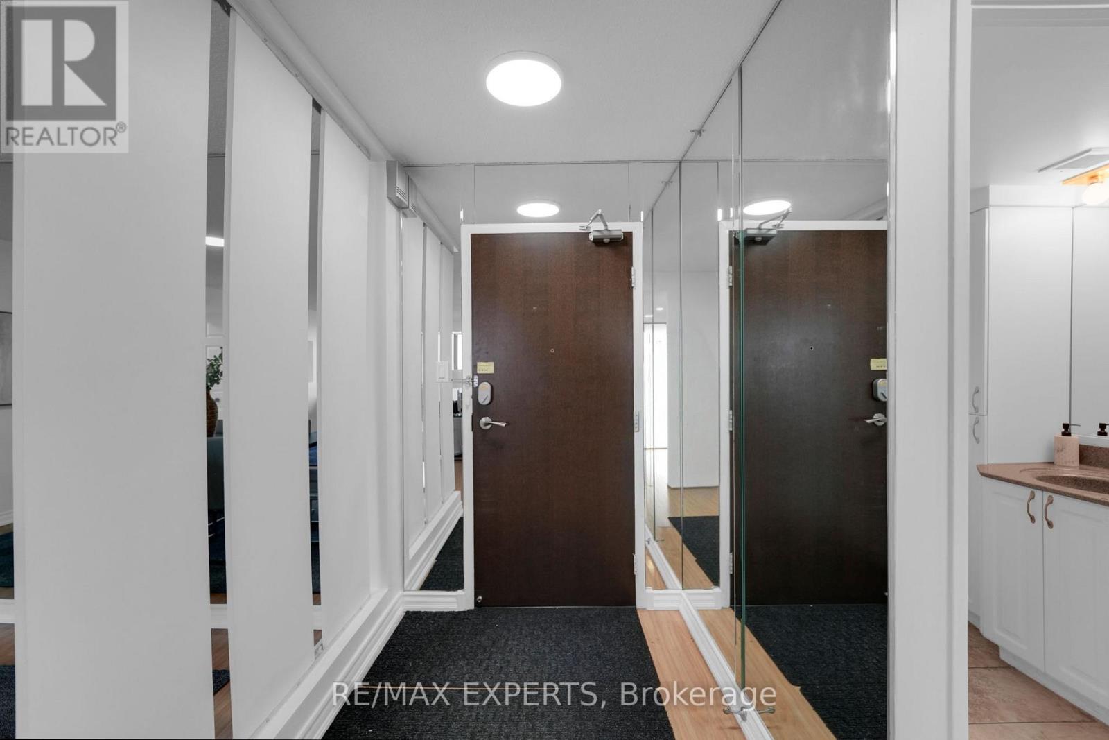 1811 - 2350 Bridletowne Circle, Toronto (L'amoreaux), Ontario  M1W 3E6 - Photo 3 - E12465656