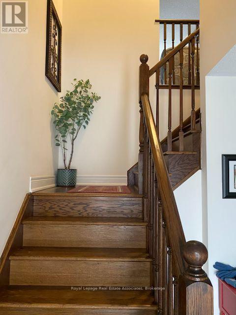 2022 Lakeshore Road W, Mississauga, Ontario  L5J 1J8 - Photo 4 - W12412403