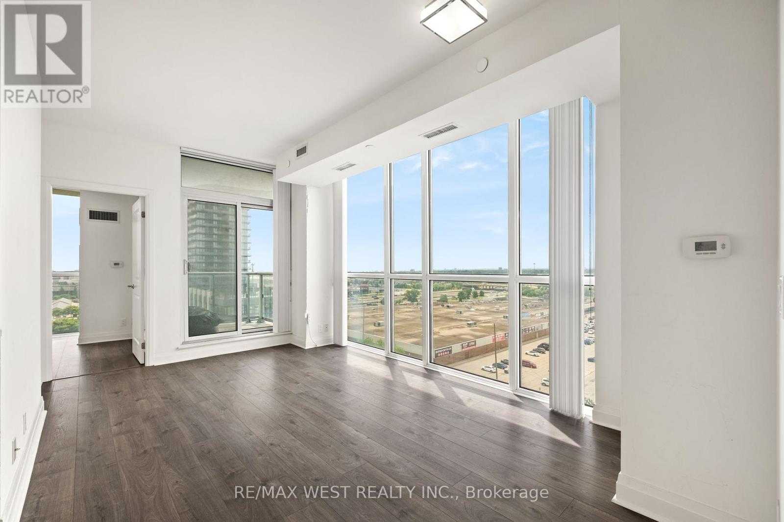 907 - 15 Zorra Street, Toronto, Ontario  M8Z 0C1 - Photo 6 - W12465775