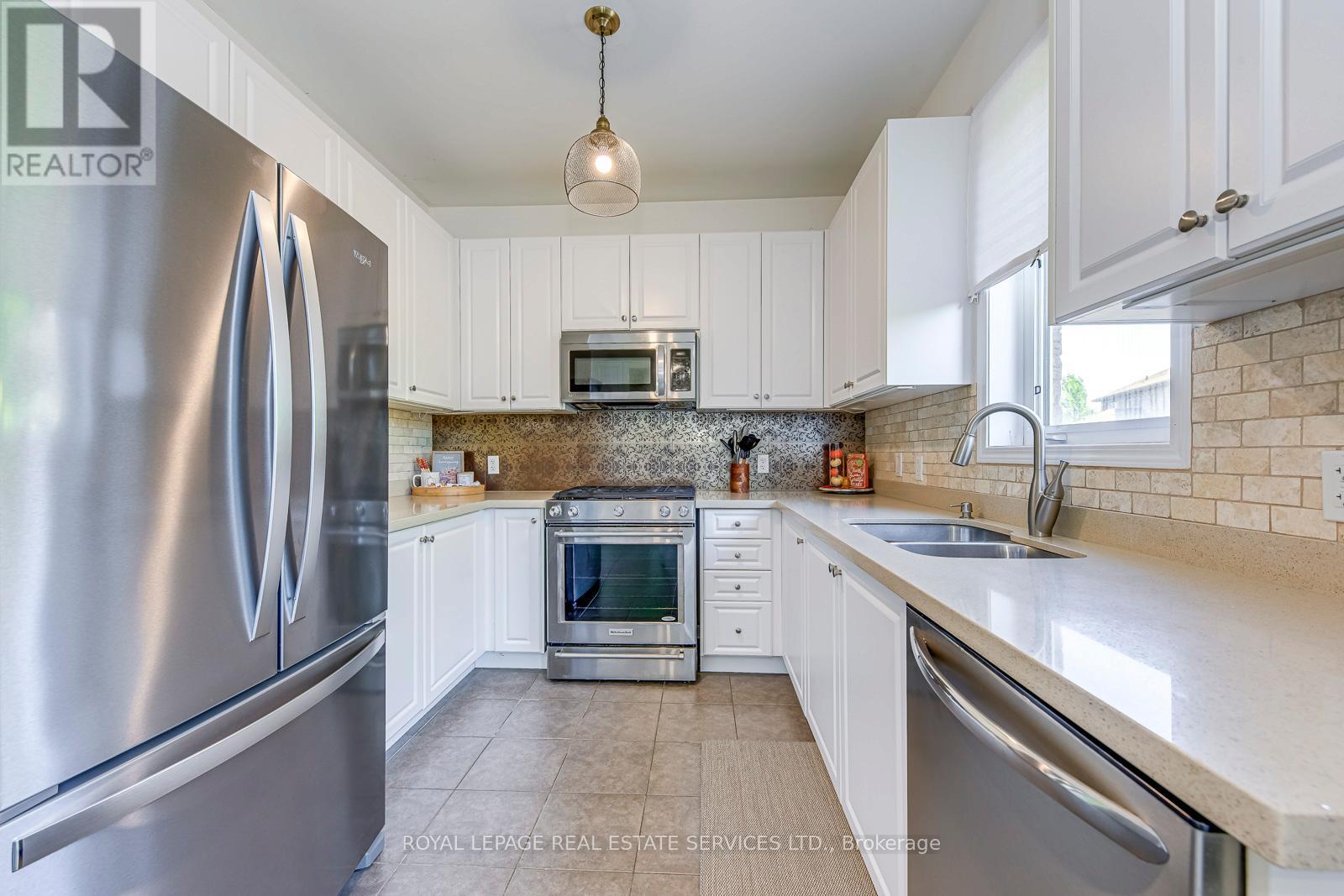 651 Farmstead Drive, Milton (Wi Willmott), Ontario  L9T 7W2 - Photo 13 - W12465795