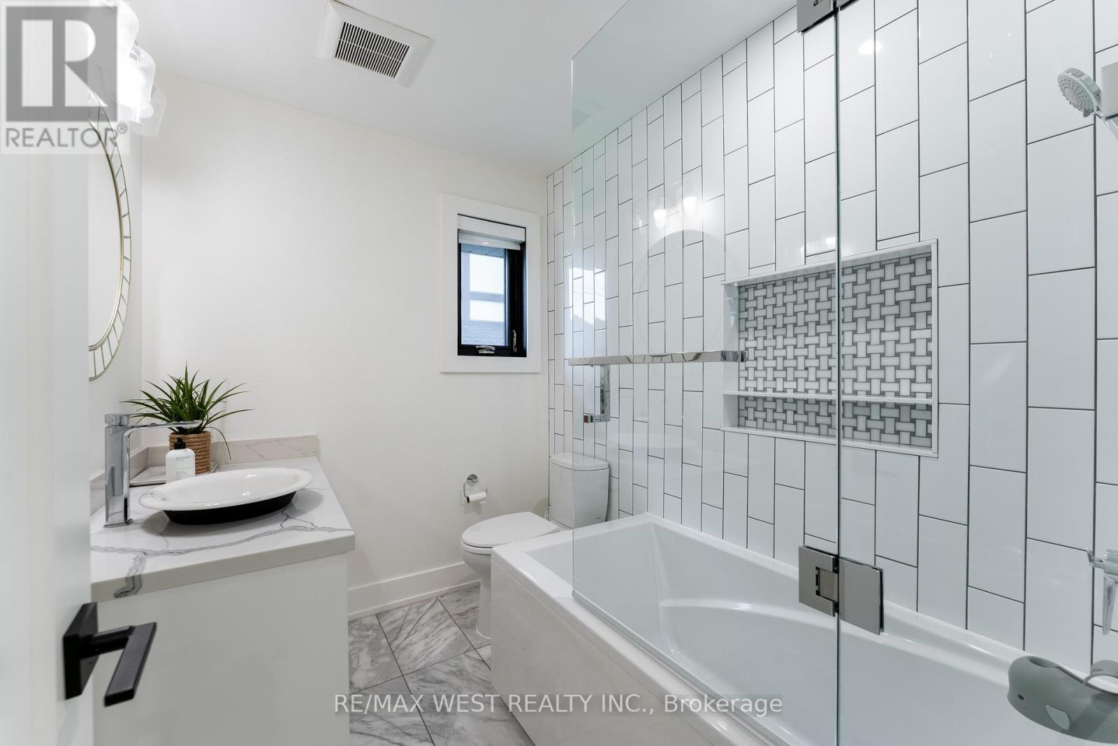 92 Warwood Road, Toronto (Islington-City Centre West), Ontario  M9B 5B7 - Photo 12 - W12465804