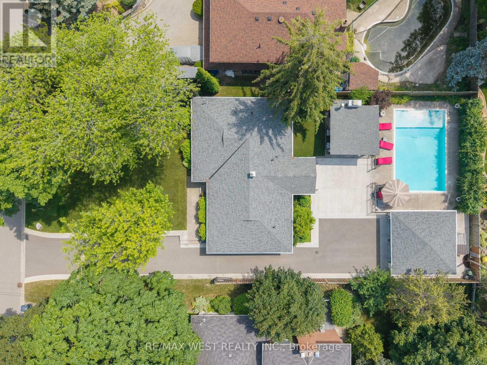 92 Warwood Road, Toronto (Islington-City Centre West), Ontario  M9B 5B7 - Photo 33 - W12465804