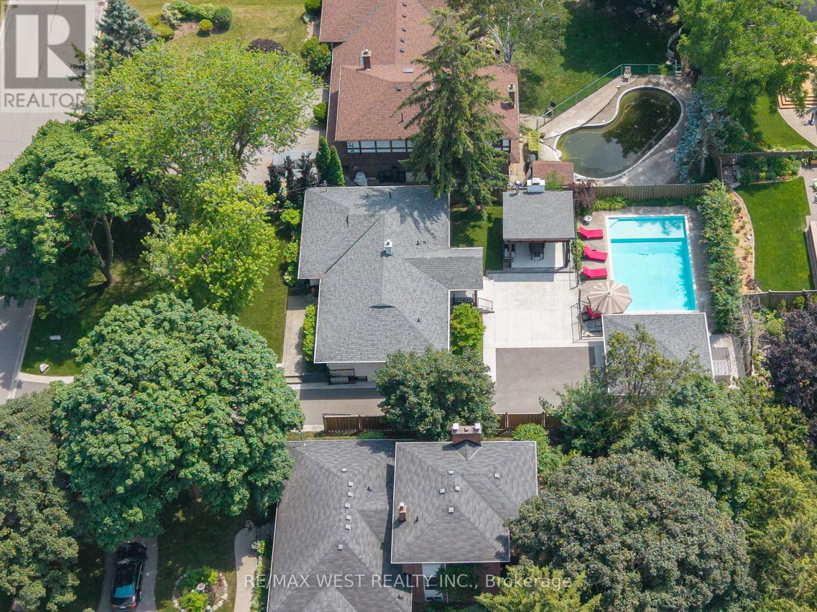 92 Warwood Road, Toronto (Islington-City Centre West), Ontario  M9B 5B7 - Photo 35 - W12465804