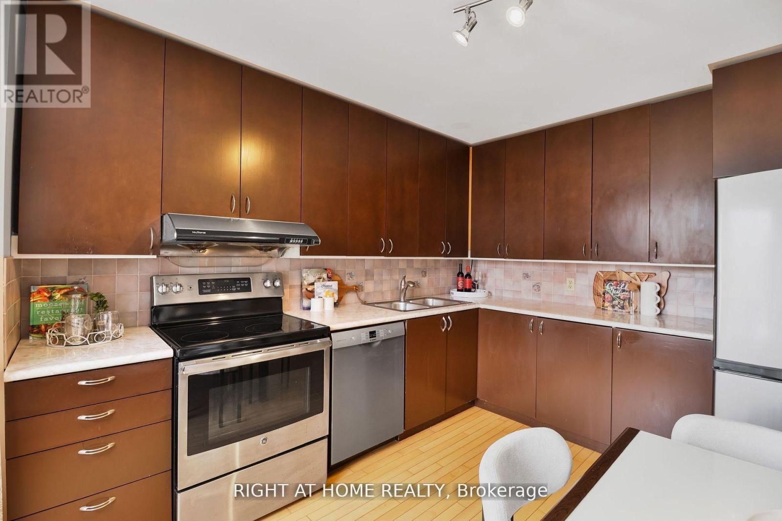 152 Wright Avenue, Toronto (Roncesvalles), Ontario  M6R 1L2 - Photo 11 - W12465808