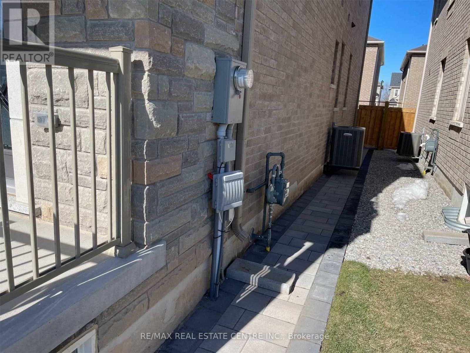 Lower - 4094 Channing Crescent, Oakville, Ontario  L6H 3R3 - Photo 3 - W12465828