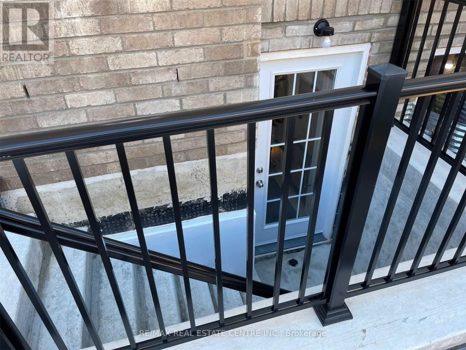 Lower - 4094 Channing Crescent, Oakville, Ontario  L6H 3R3 - Photo 4 - W12465828