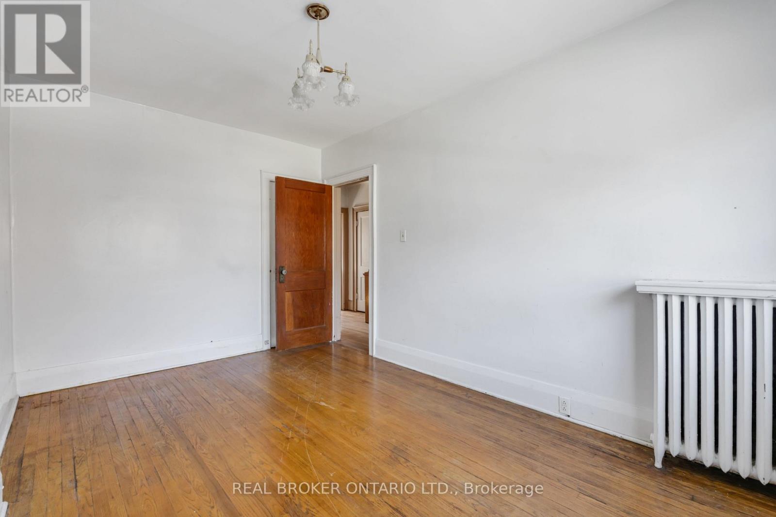 19 Lessard Avenue, Toronto (Lambton Baby Point), Ontario  M6S 1X6 - Photo 17 - W12465842