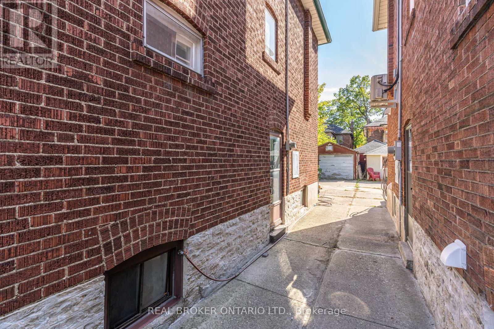 19 Lessard Avenue, Toronto (Lambton Baby Point), Ontario  M6S 1X6 - Photo 21 - W12465842
