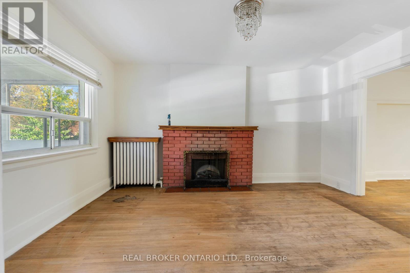 19 Lessard Avenue, Toronto (Lambton Baby Point), Ontario  M6S 1X6 - Photo 5 - W12465842