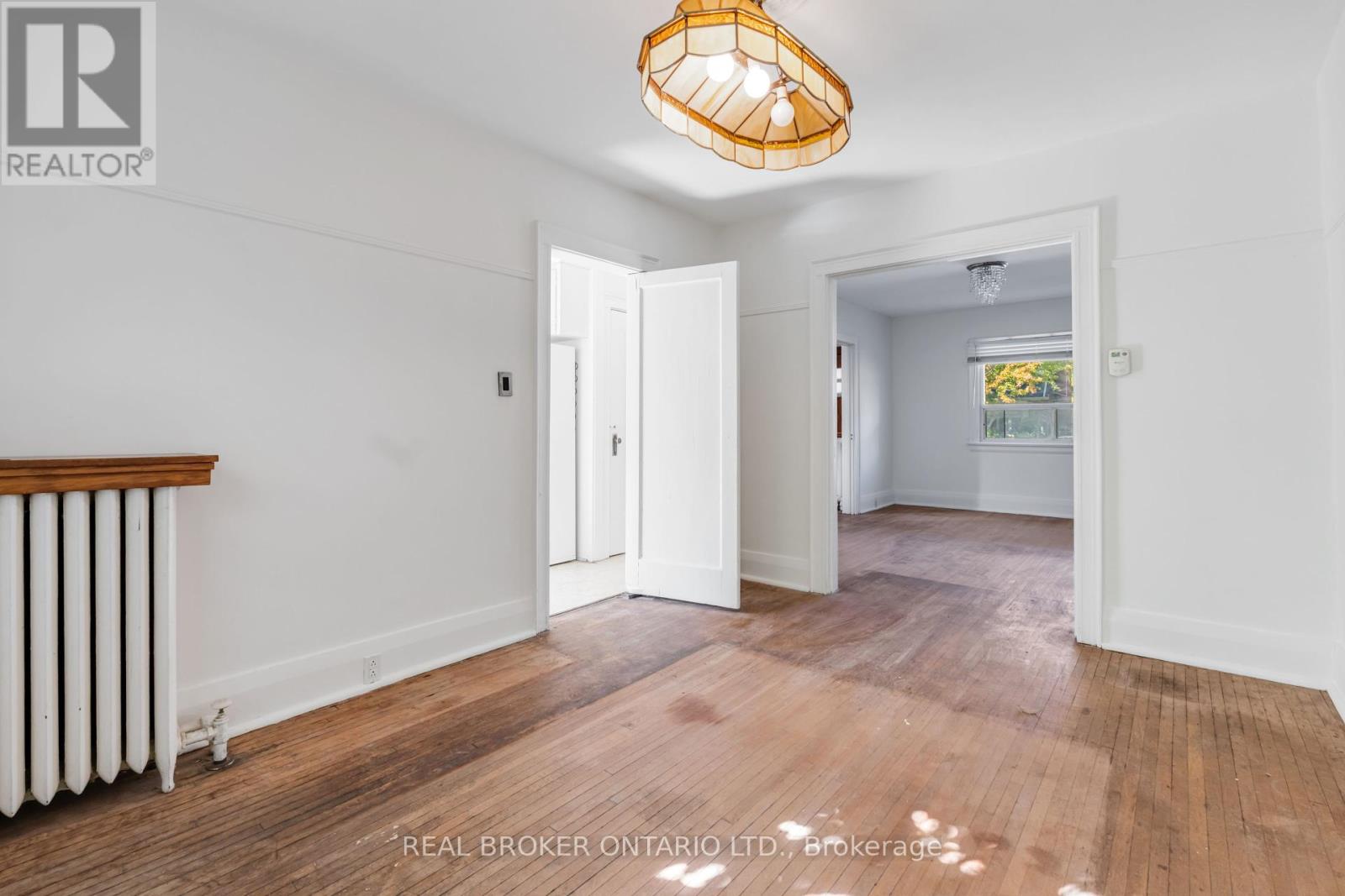 19 Lessard Avenue, Toronto (Lambton Baby Point), Ontario  M6S 1X6 - Photo 9 - W12465842