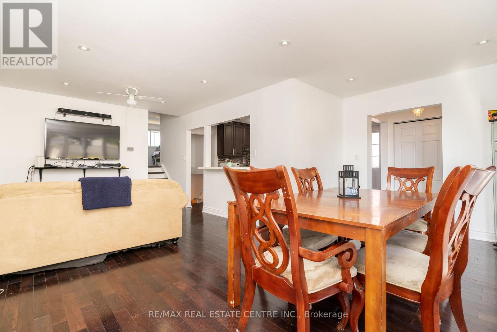 105 Aloma Crescent, Brampton, Ontario  L6T 2N8 - Photo 6 - W12465845