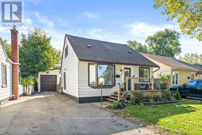 284 Ivon Avenue, Hamilton, Ontario  L8H 5T2 - Photo 4 - X12465659