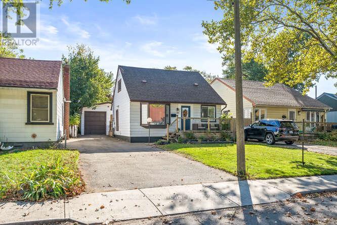 284 Ivon Avenue, Hamilton, Ontario  L8H 5T2 - Photo 2 - X12465659