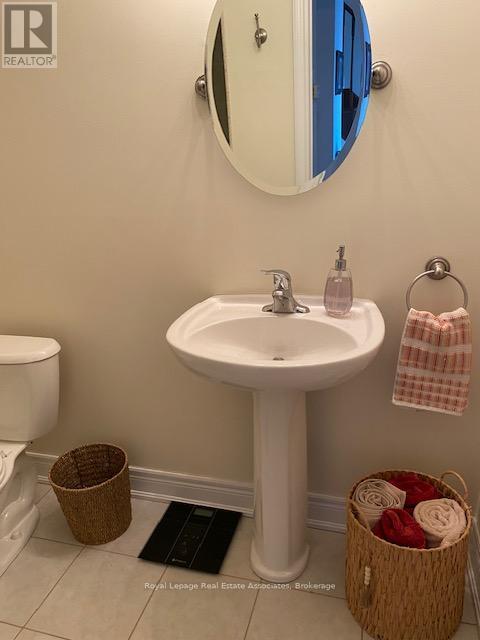 2022 Lakeshore Road W, Mississauga, Ontario  L5J 1J8 - Photo 17 - W12412403