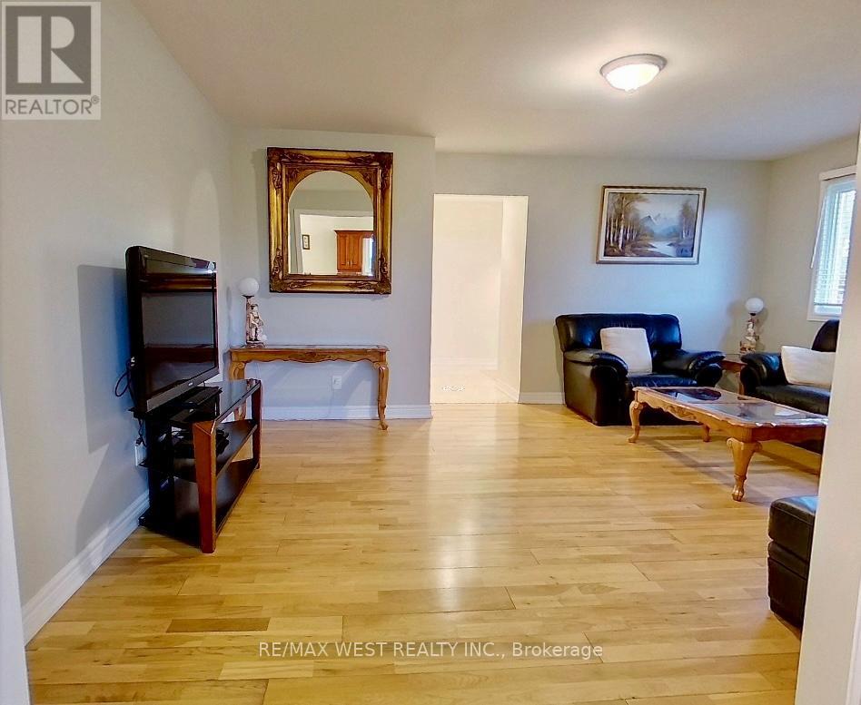 12370 Creditview Road, Caledon, Ontario  L7C 1X9 - Photo 7 - W12461529