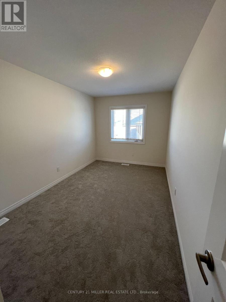 39 Mia Drive, Hamilton, Ontario  L9B 0K1 - Photo 13 - X12465792