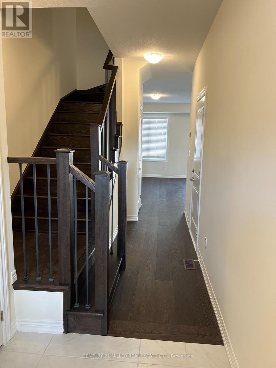 39 Mia Drive, Hamilton, Ontario  L9B 0K1 - Photo 2 - X12465792