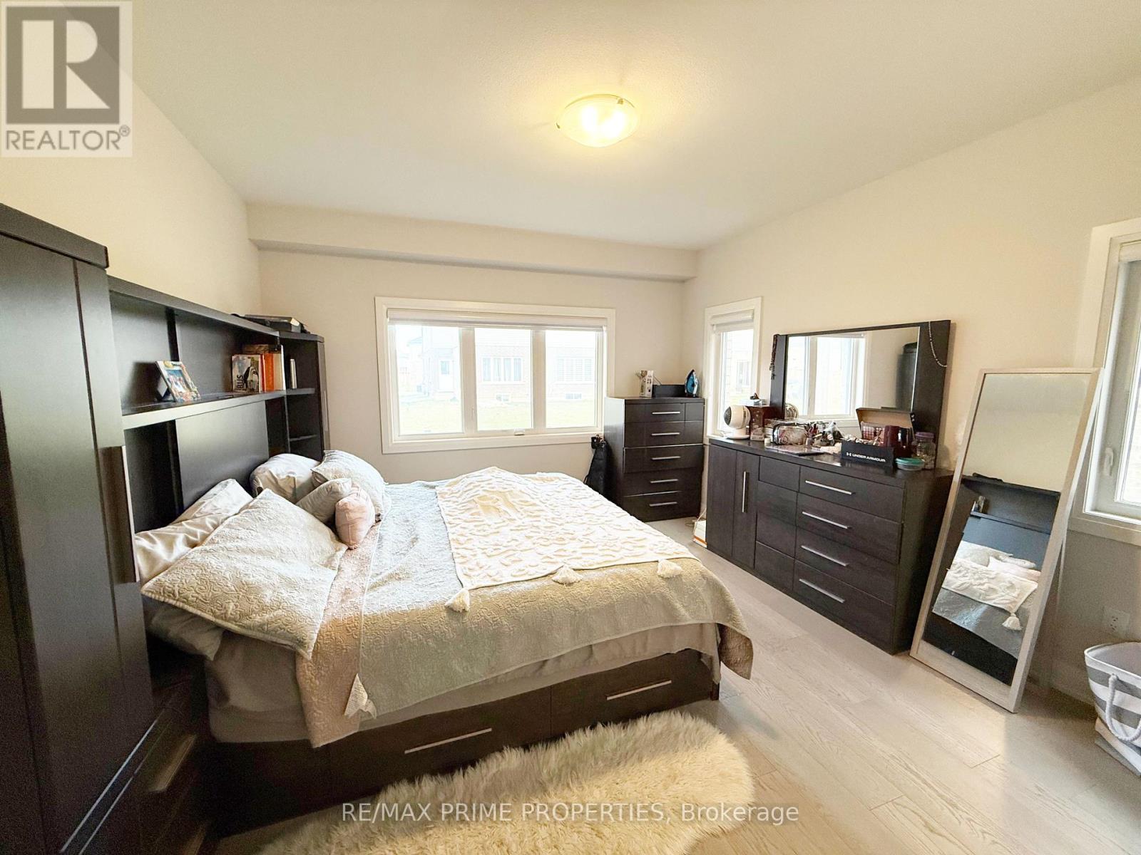 9337 White Oak Avenue, Niagara Falls, Ontario  L2G 3R6 - Photo 20 - X12465822