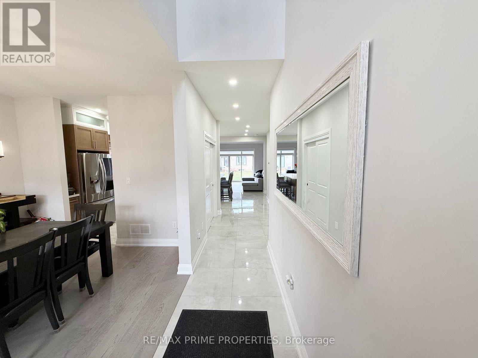 9337 White Oak Avenue, Niagara Falls, Ontario  L2G 3R6 - Photo 4 - X12465822