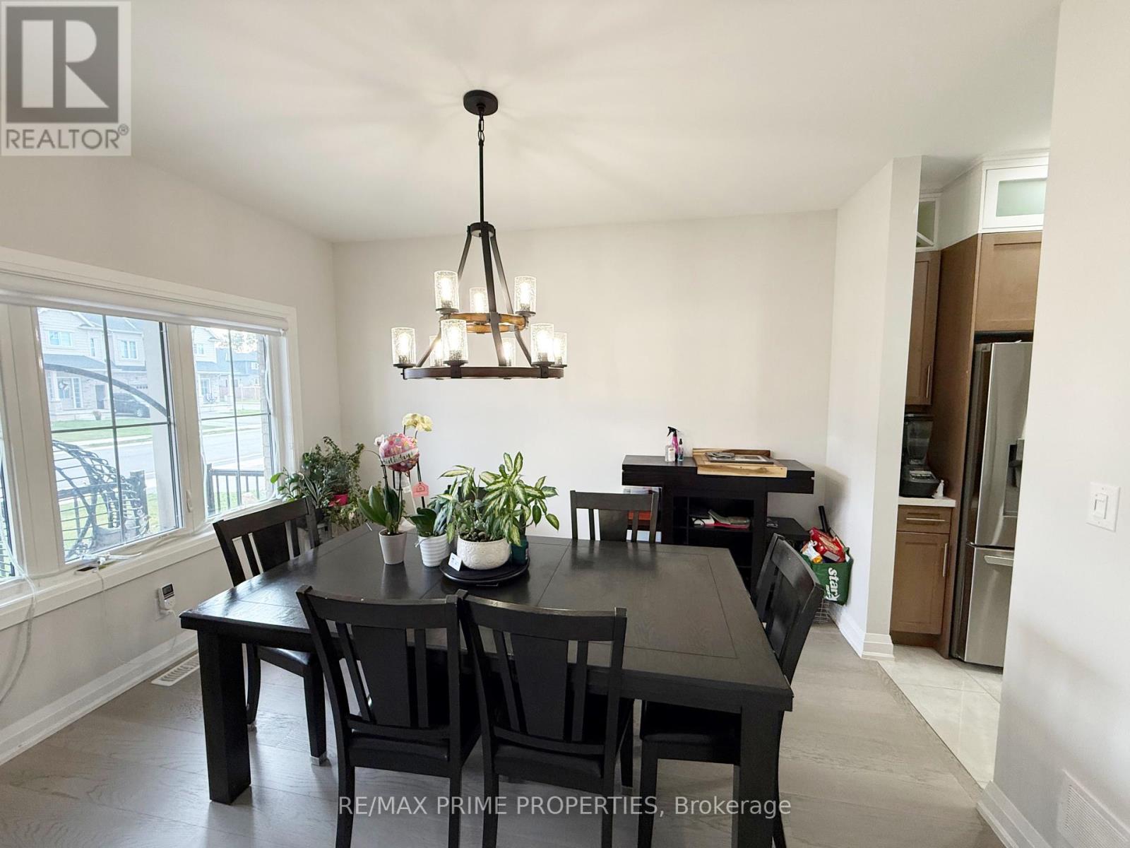 9337 White Oak Avenue, Niagara Falls, Ontario  L2G 3R6 - Photo 5 - X12465822