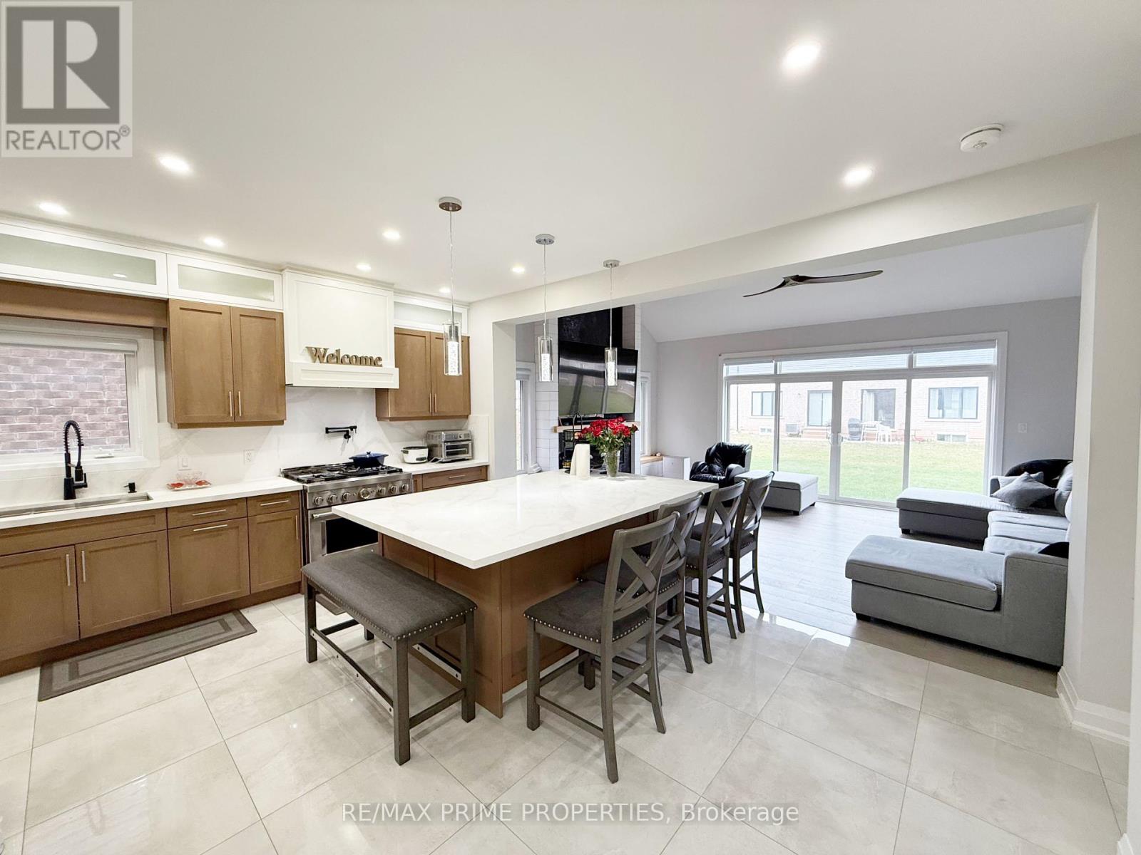 9337 White Oak Avenue, Niagara Falls, Ontario  L2G 3R6 - Photo 9 - X12465822