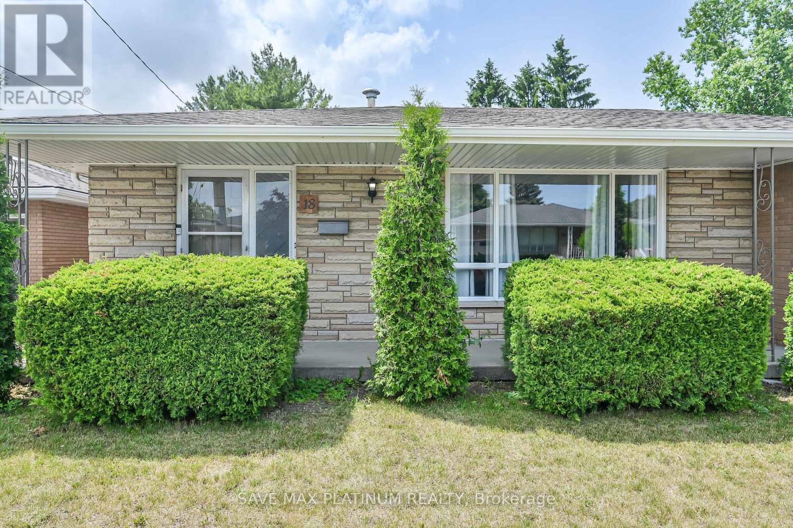 18 Gardenia Court, Hamilton, Ontario  L8K 3X6 - Photo 5 - X12465838
