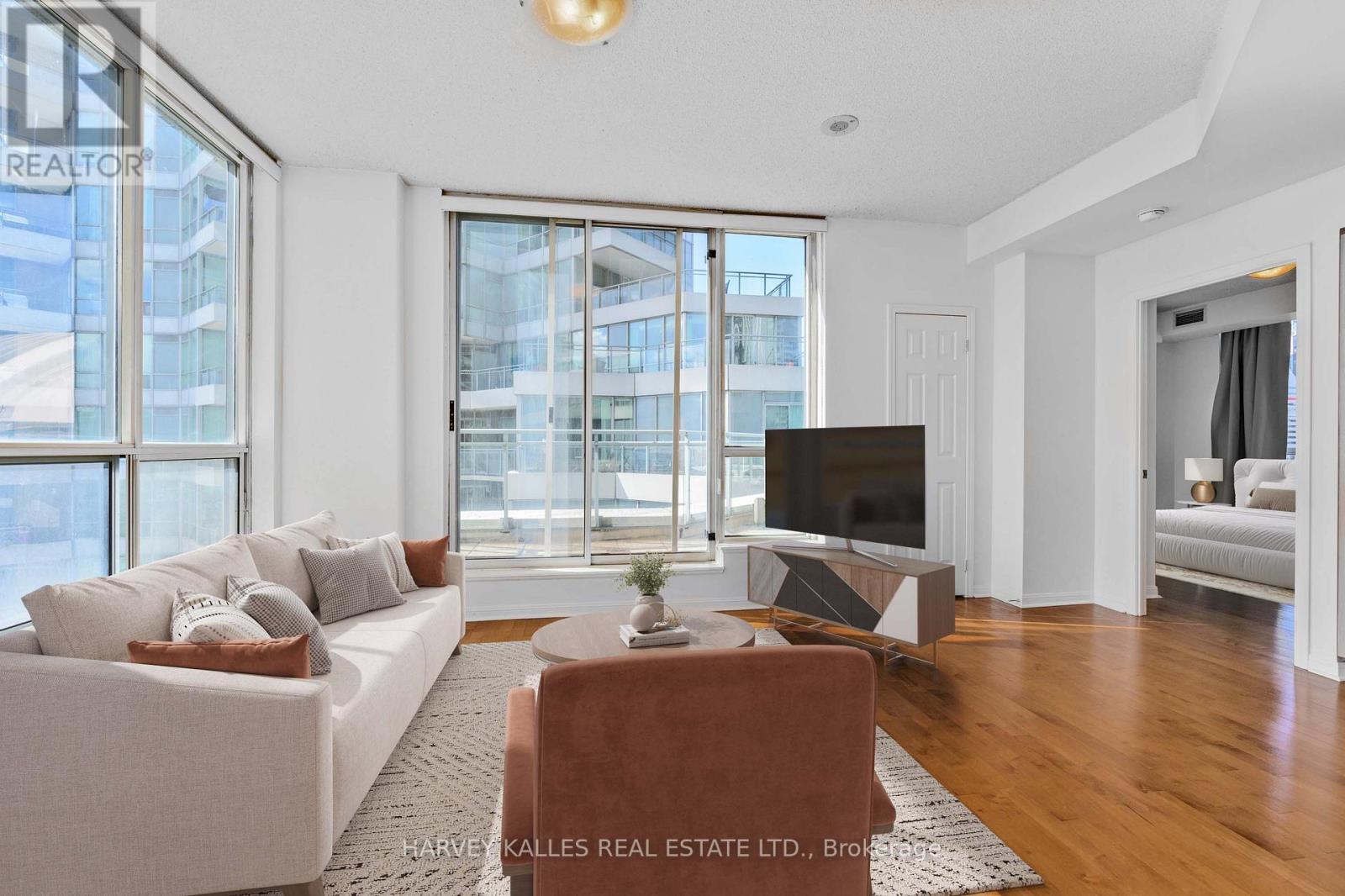 1115 - 228 Queens Quay W, Toronto, Ontario  M5J 2X1 - Photo 8 - C12462699
