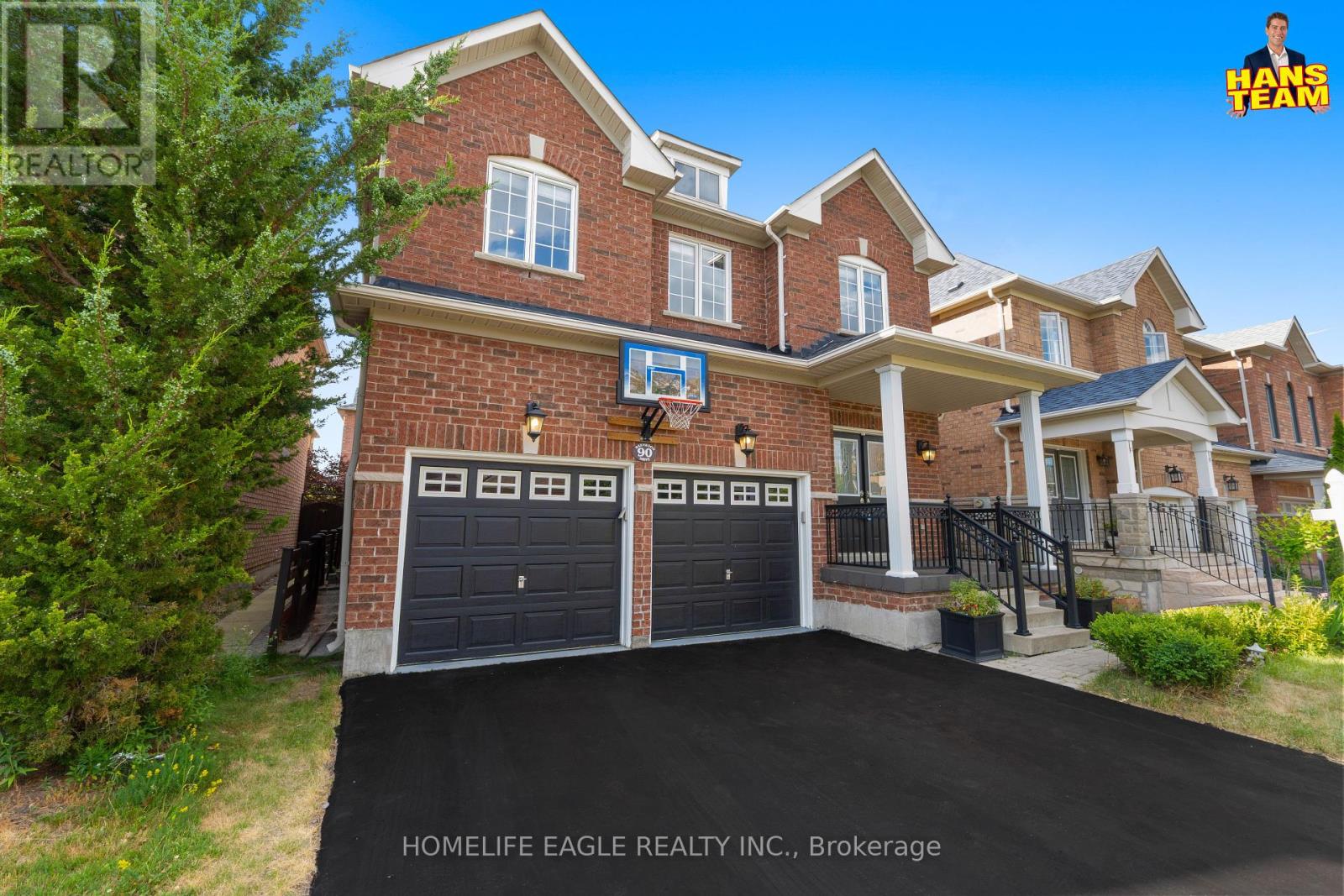 90 Barnwood Drive, Richmond Hill, Ontario  L4E 5A2 - Photo 2 - N12395217