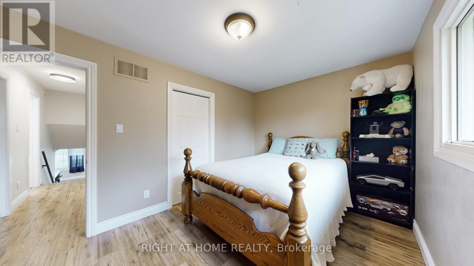 5 Glendale Avenue, Essa, Ontario  L0L 2N0 - Photo 26 - N12465428