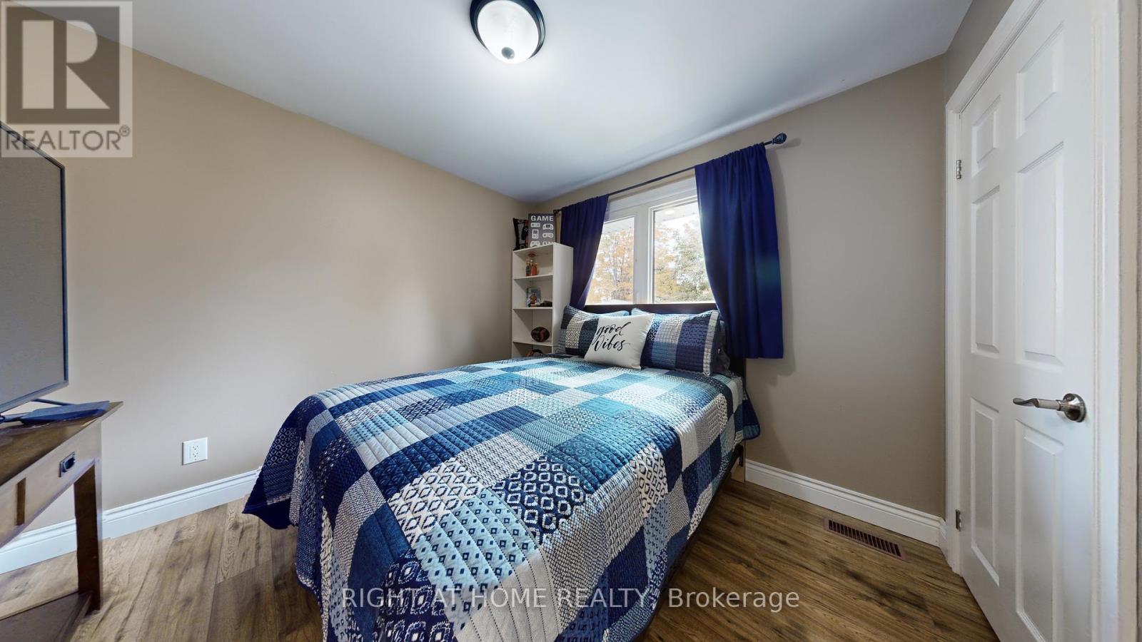 5 Glendale Avenue, Essa, Ontario  L0L 2N0 - Photo 22 - N12465428