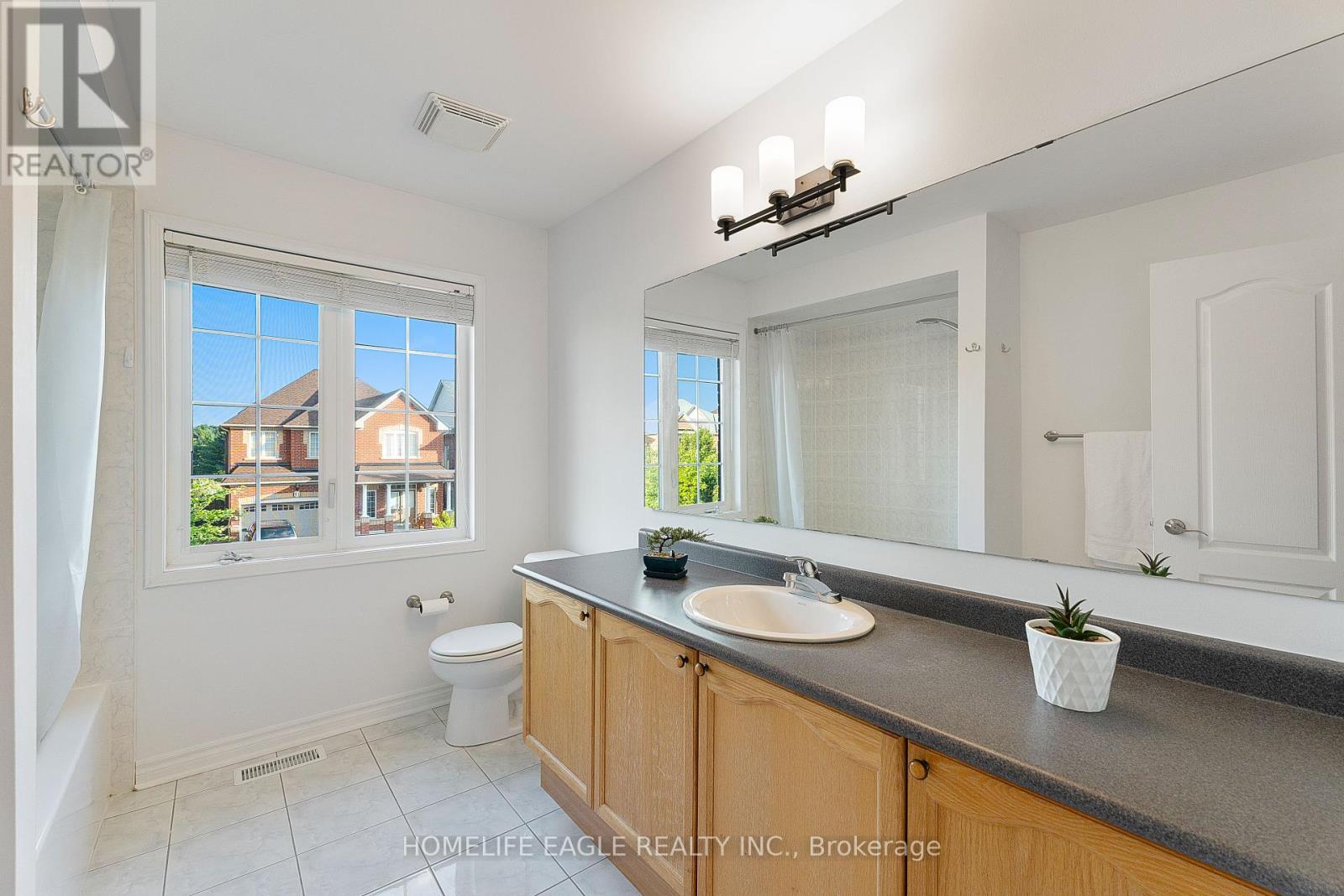 90 Barnwood Drive, Richmond Hill, Ontario  L4E 5A2 - Photo 17 - N12395217