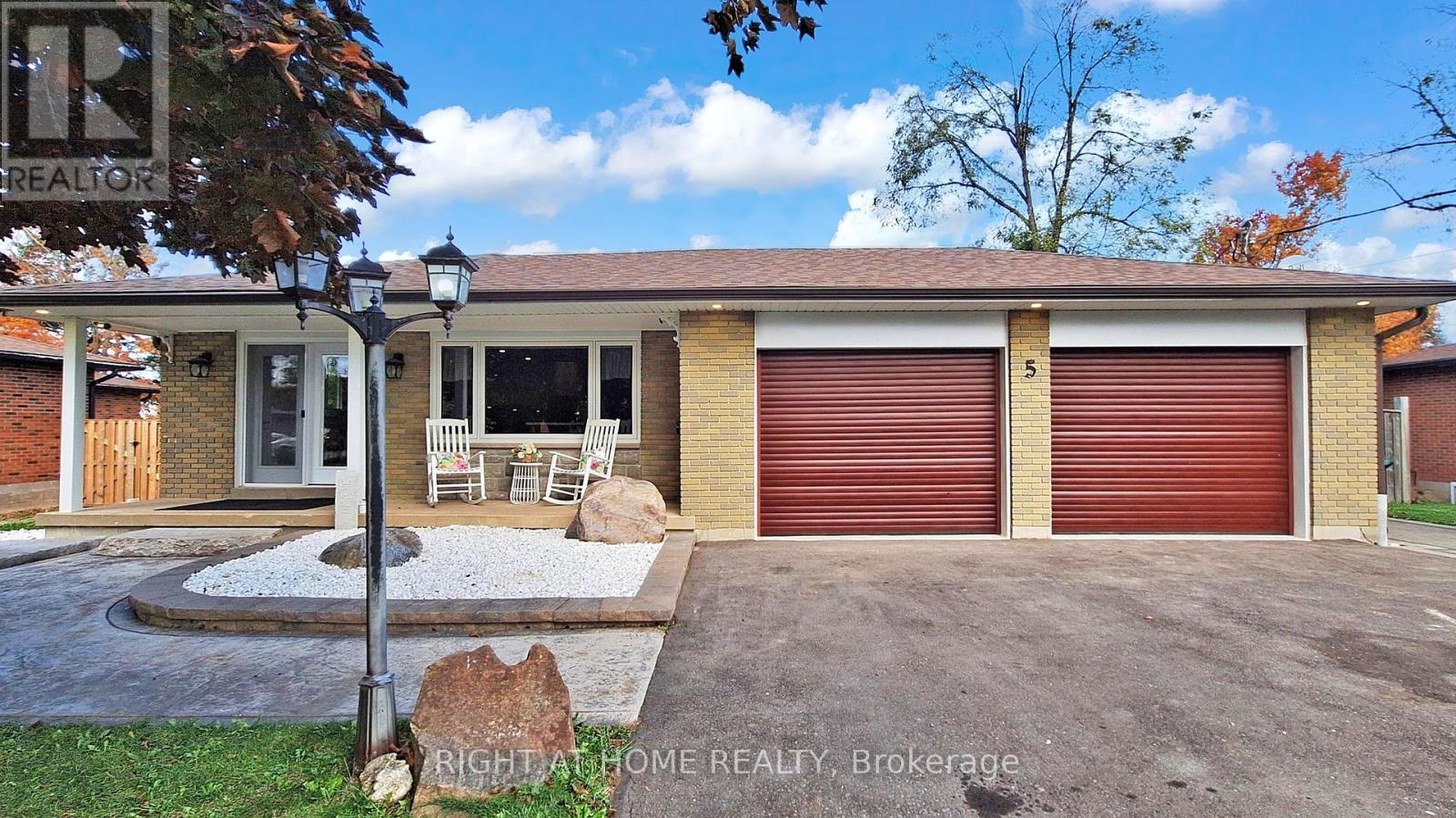 5 Glendale Avenue, Essa, Ontario  L0L 2N0 - Photo 2 - N12465428