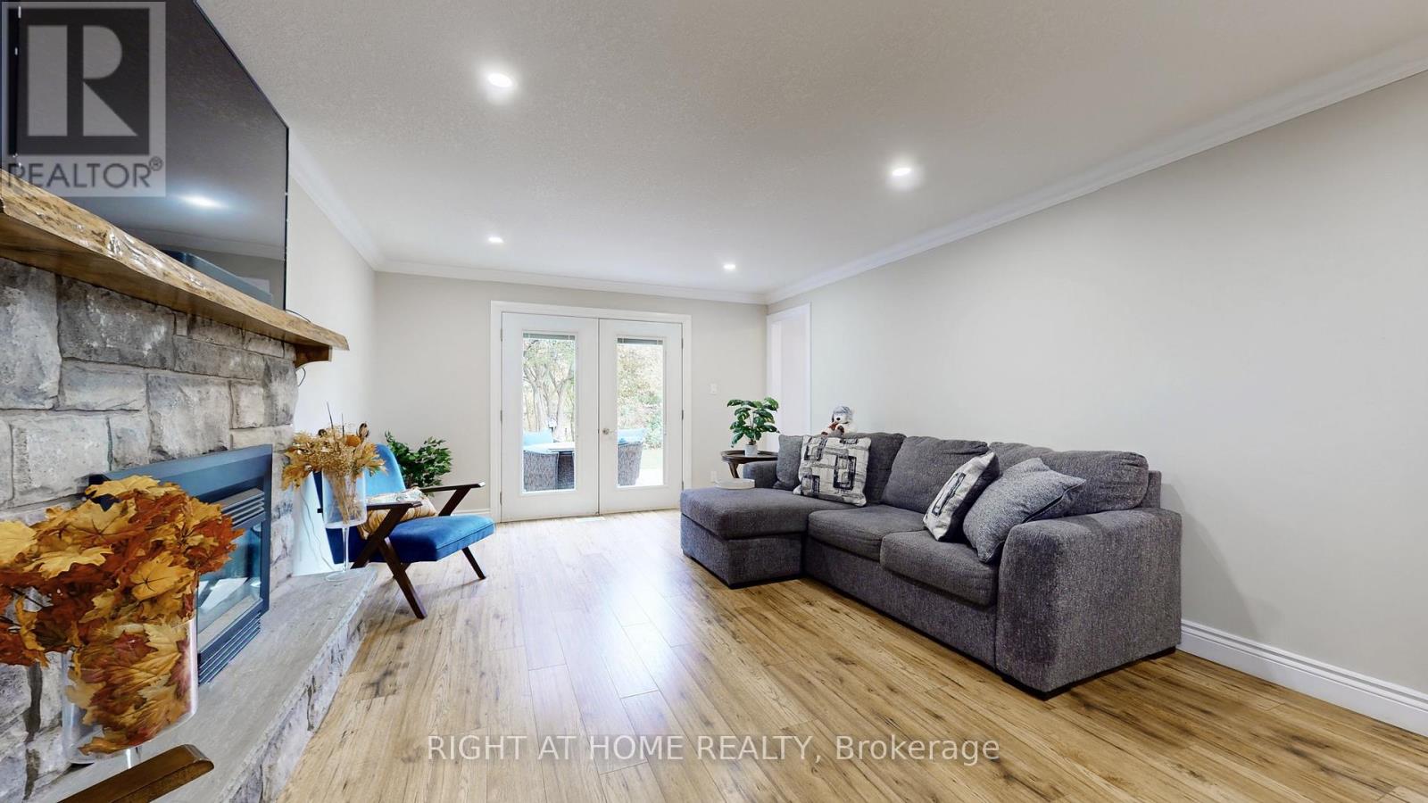 5 Glendale Avenue, Essa, Ontario  L0L 2N0 - Photo 14 - N12465428