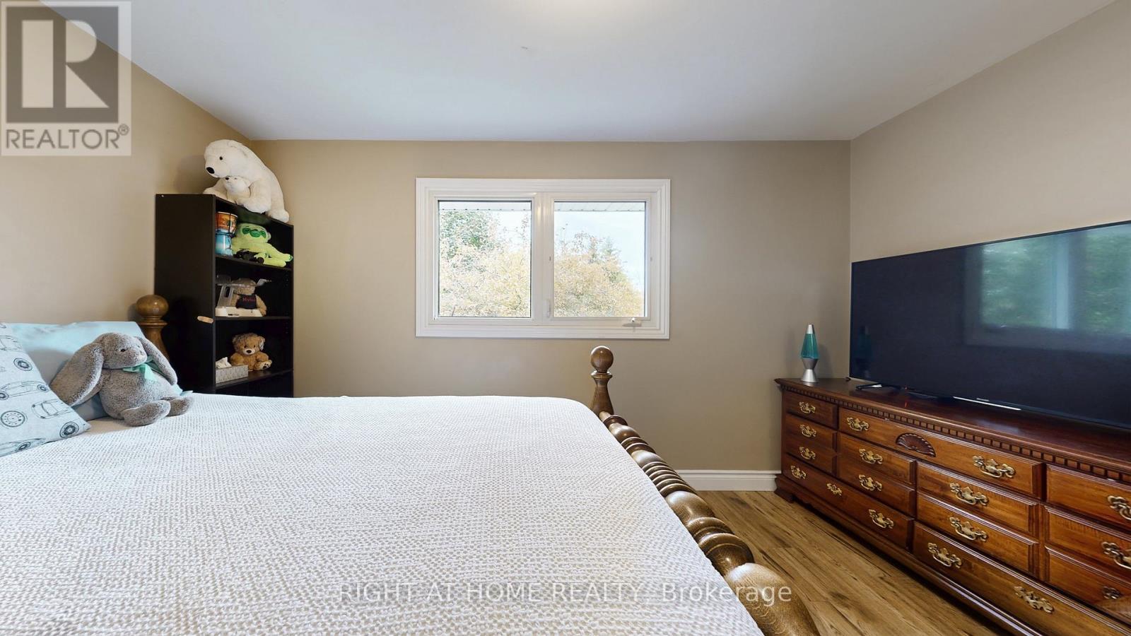 5 Glendale Avenue, Essa, Ontario  L0L 2N0 - Photo 27 - N12465428
