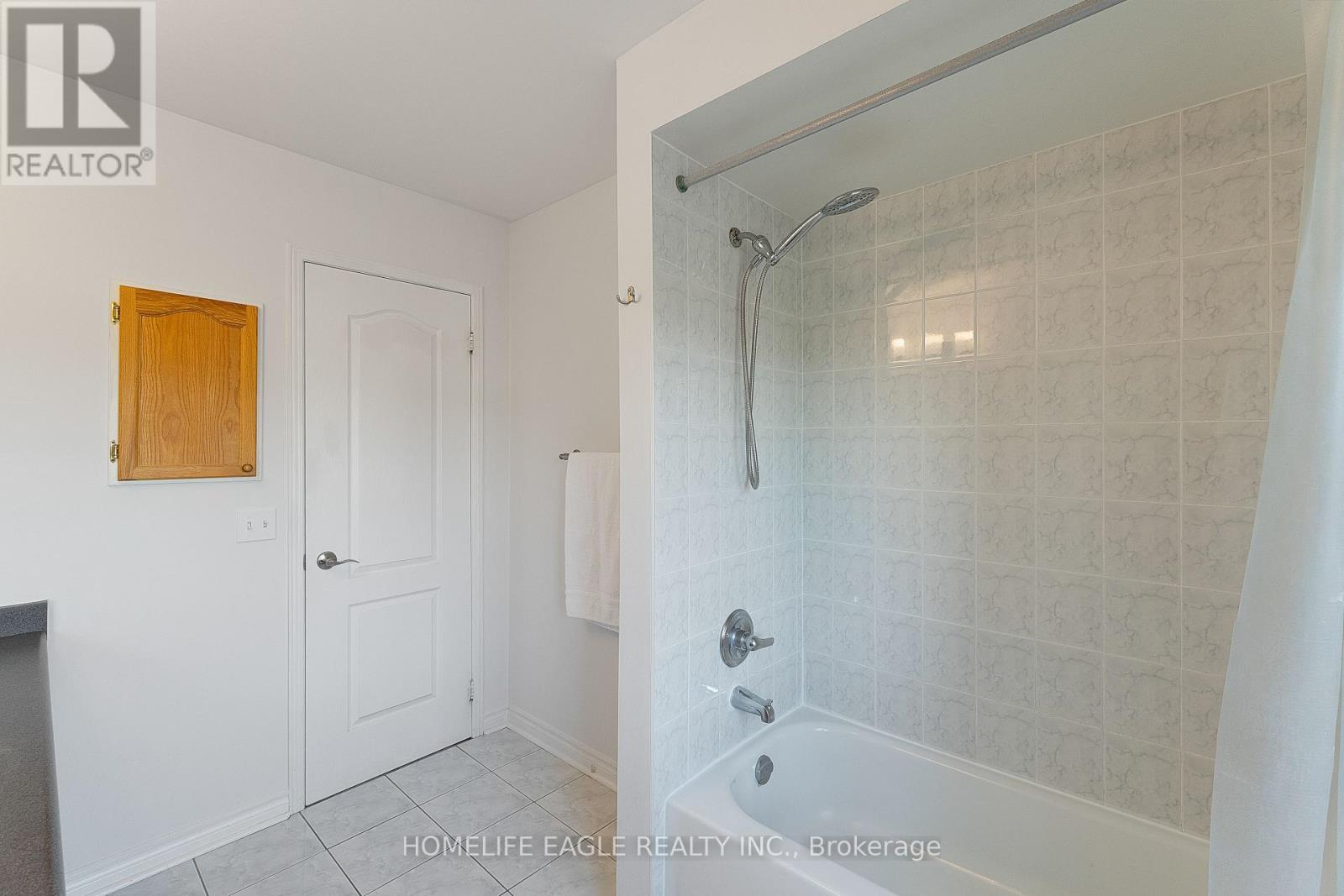 90 Barnwood Drive, Richmond Hill, Ontario  L4E 5A2 - Photo 18 - N12395217
