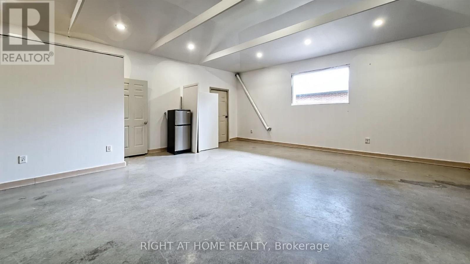 5 Glendale Avenue, Essa, Ontario  L0L 2N0 - Photo 37 - N12465428