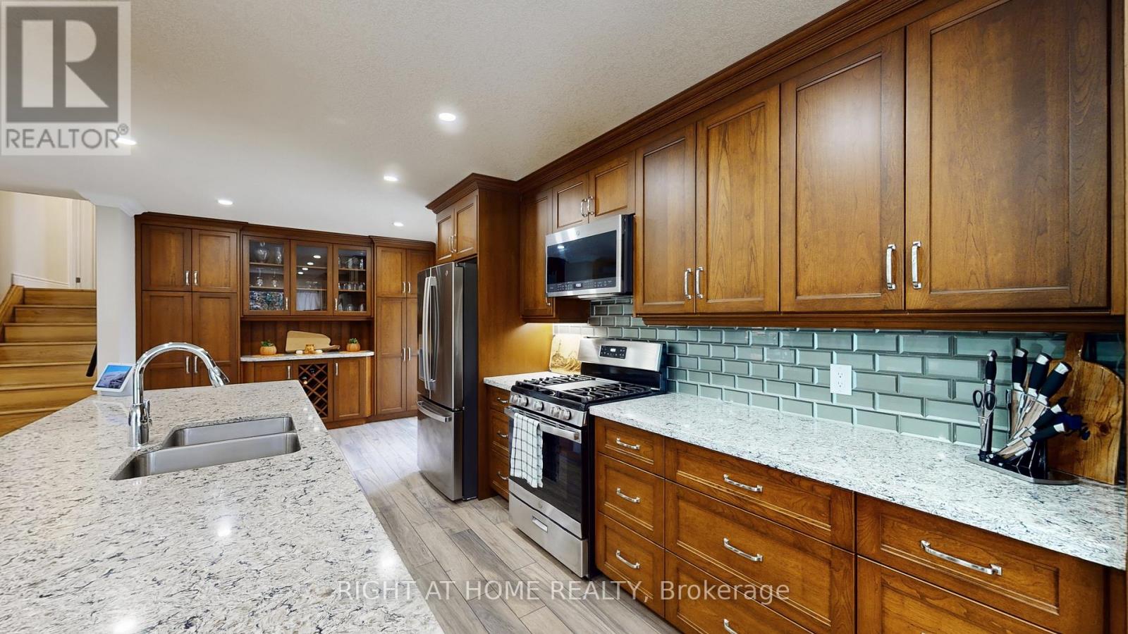 5 Glendale Avenue, Essa, Ontario  L0L 2N0 - Photo 10 - N12465428