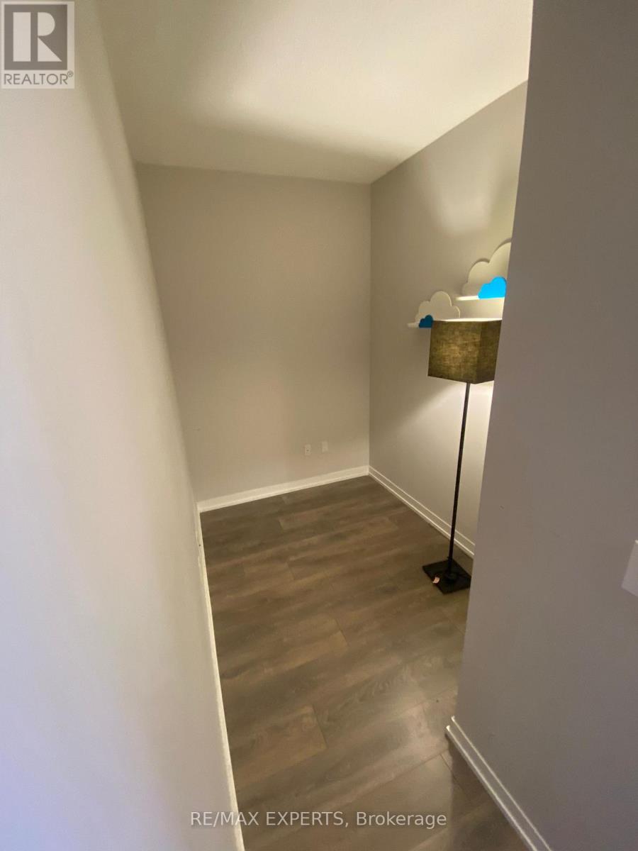 1711 - 2520 Eglinton Avenue W, Mississauga (Central Erin Mills), Ontario  L5M 0Y2 - Photo 12 - W12463398
