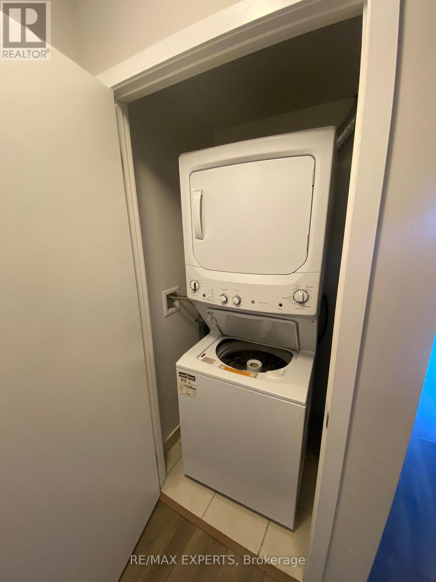 1711 - 2520 Eglinton Avenue W, Mississauga (Central Erin Mills), Ontario  L5M 0Y2 - Photo 13 - W12463398
