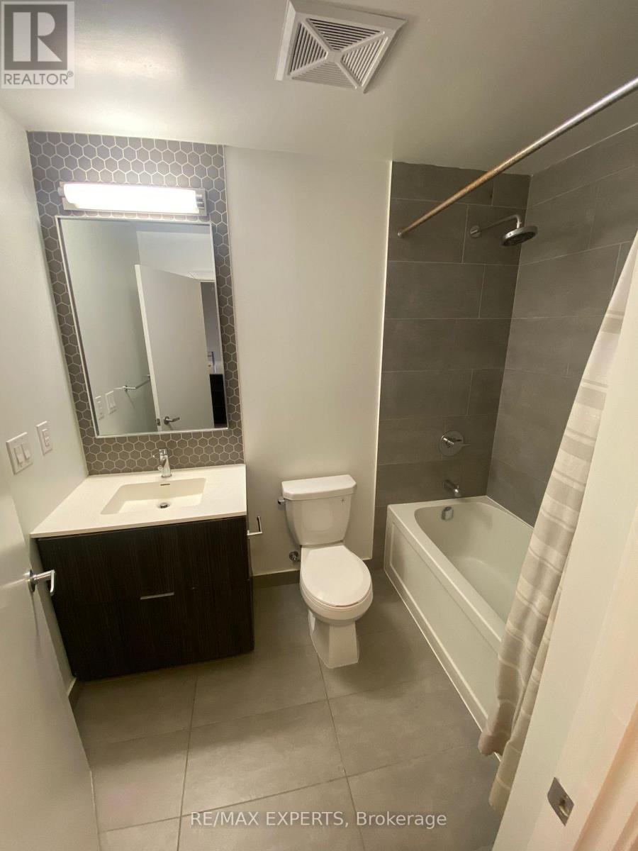 1711 - 2520 Eglinton Avenue W, Mississauga (Central Erin Mills), Ontario  L5M 0Y2 - Photo 17 - W12463398