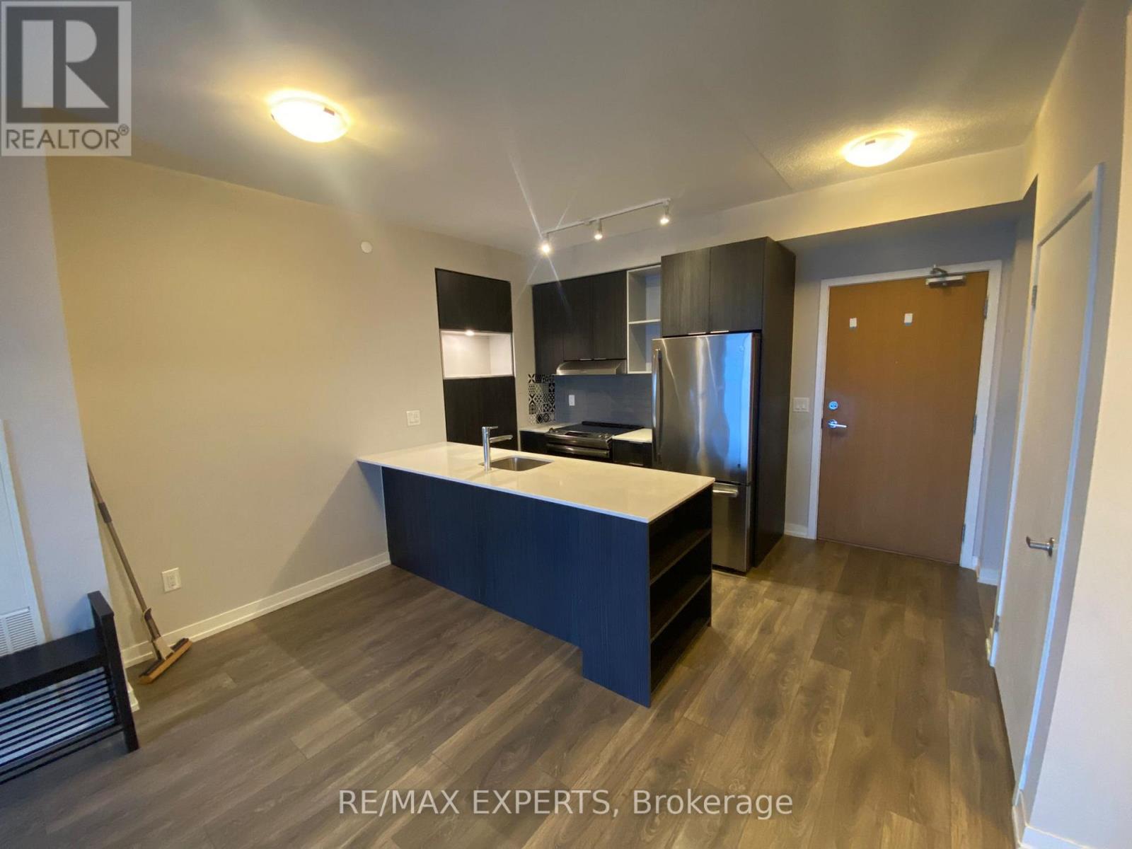1711 - 2520 Eglinton Avenue W, Mississauga (Central Erin Mills), Ontario  L5M 0Y2 - Photo 15 - W12463398