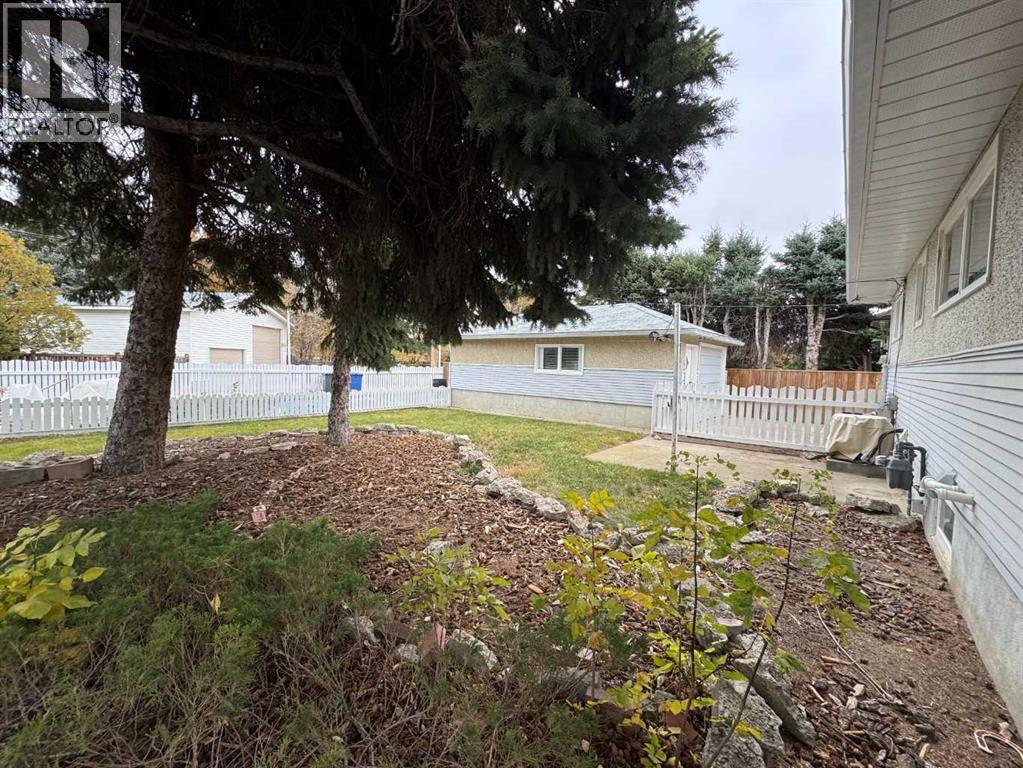 1409 13 Avenue N, Lethbridge, Alberta  T1H 1T3 - Photo 5 - A2264323