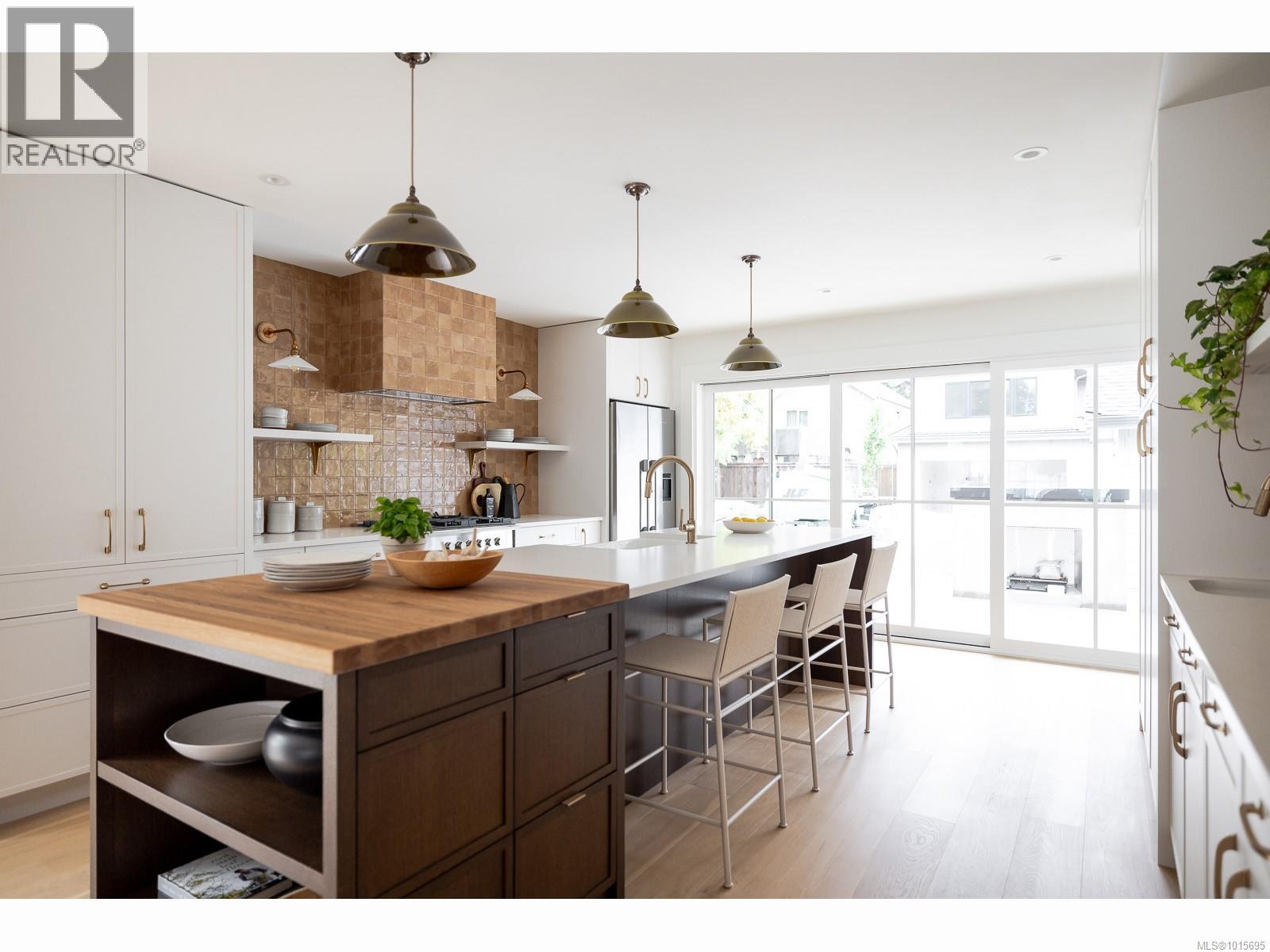 635 Cedar St, Qualicum Beach, British Columbia  V9K 1H2 - Photo 4 - 1015695