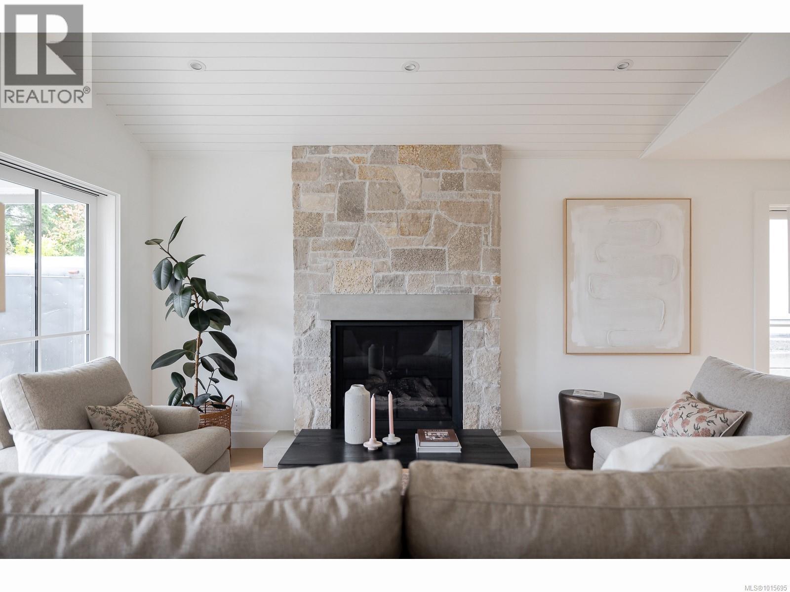 635 CEDAR St, Qualicum Beach, British Columbia