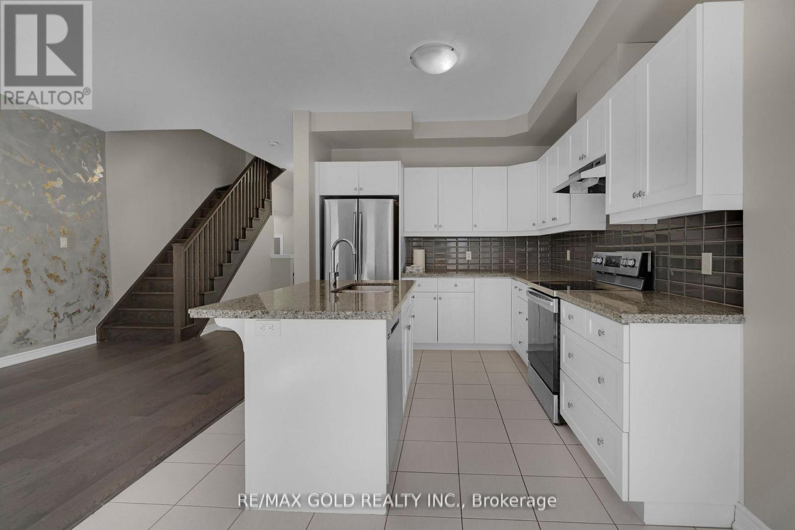 19 Santa Barbara Lane, Hamilton, Ontario  L9B 0J3 - Photo 12 - X12464259