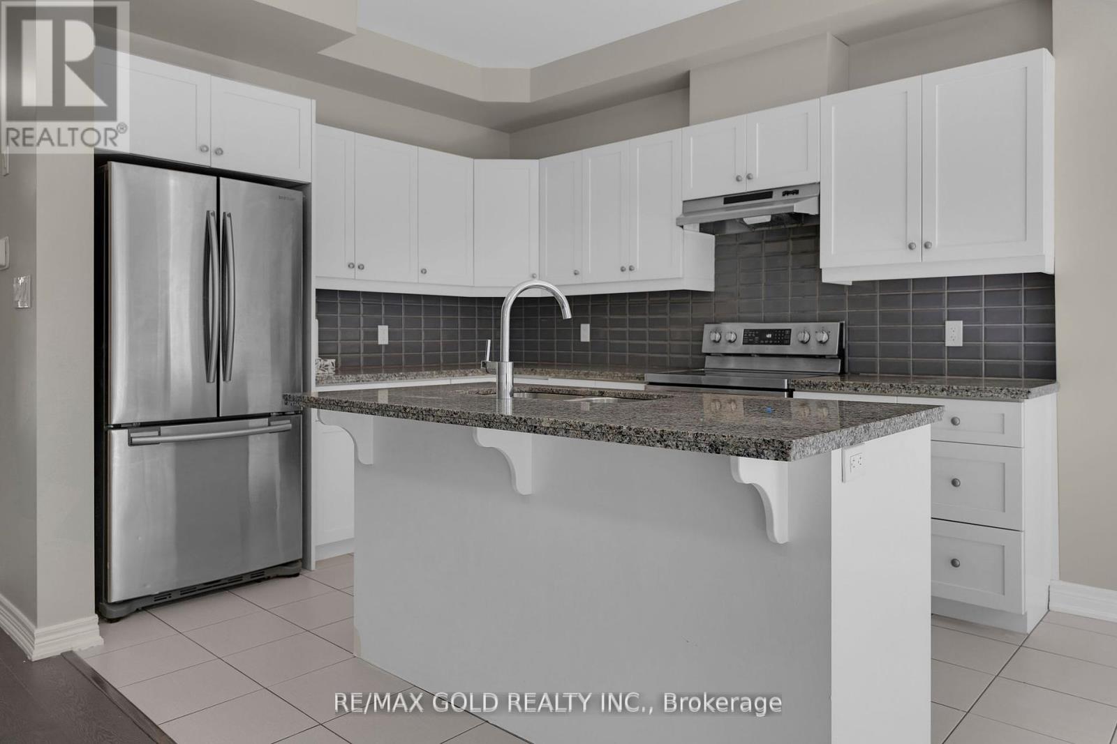 19 Santa Barbara Lane, Hamilton, Ontario  L9B 0J3 - Photo 13 - X12464259