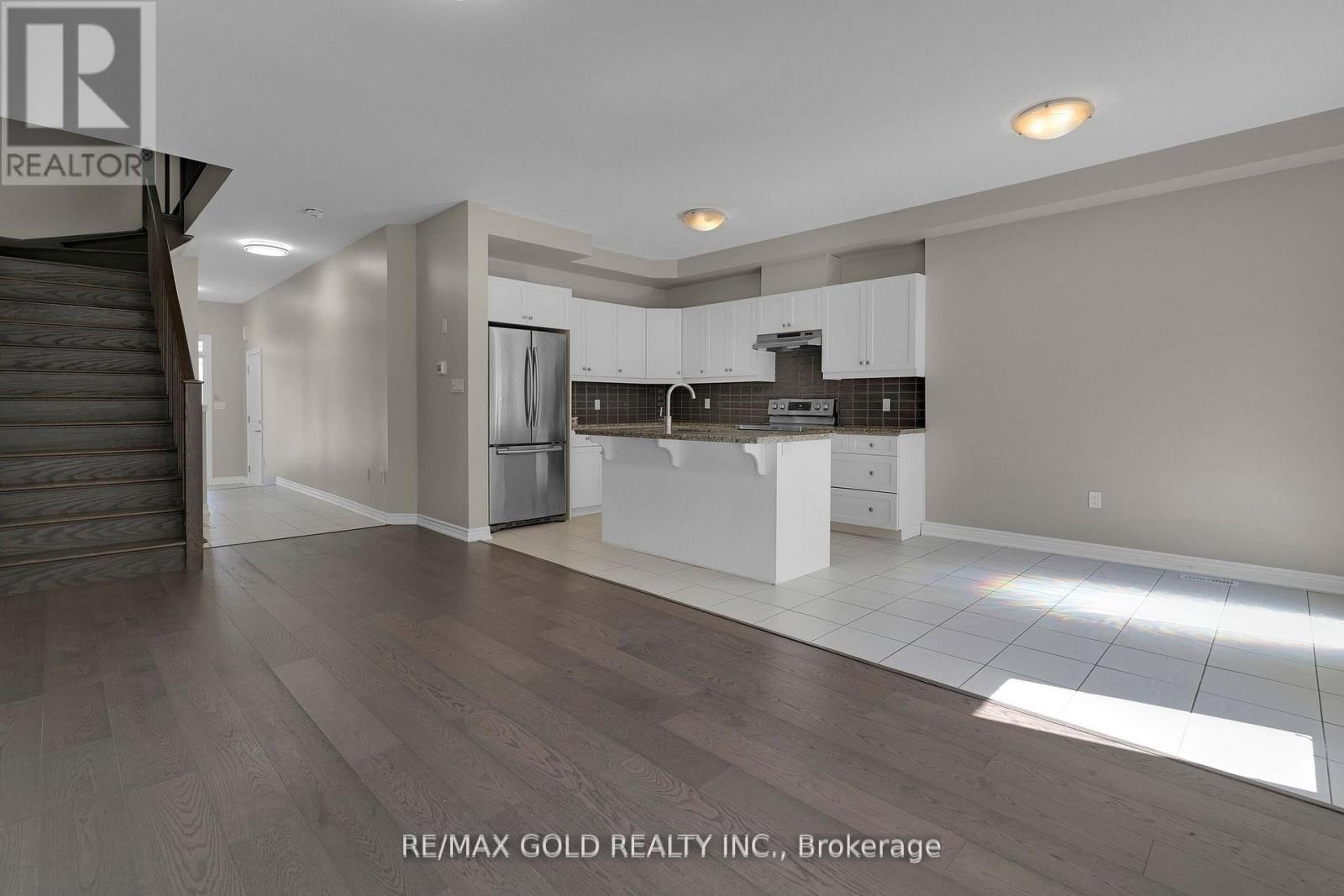 19 Santa Barbara Lane, Hamilton, Ontario  L9B 0J3 - Photo 14 - X12464259
