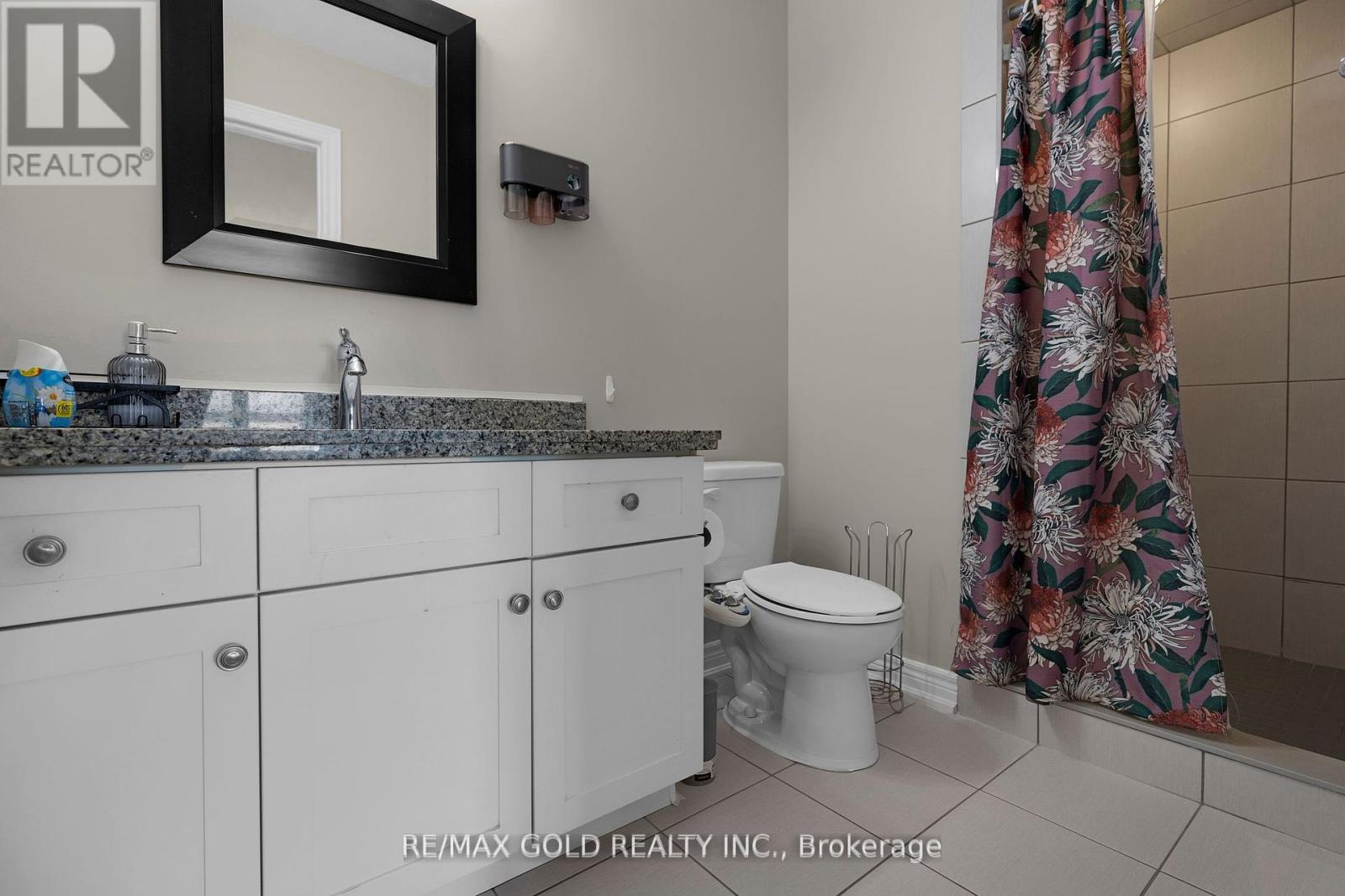 19 Santa Barbara Lane, Hamilton, Ontario  L9B 0J3 - Photo 18 - X12464259